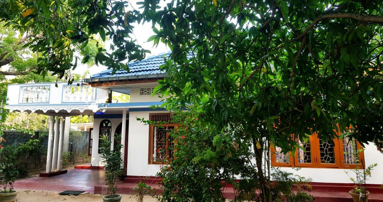 Breeze Guest House Trincomalee Exterior foto