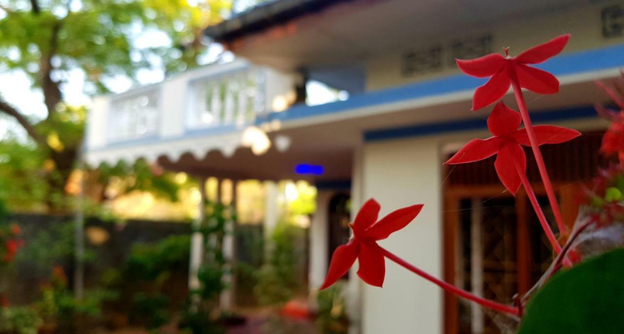 Breeze Guest House Trincomalee Exterior foto